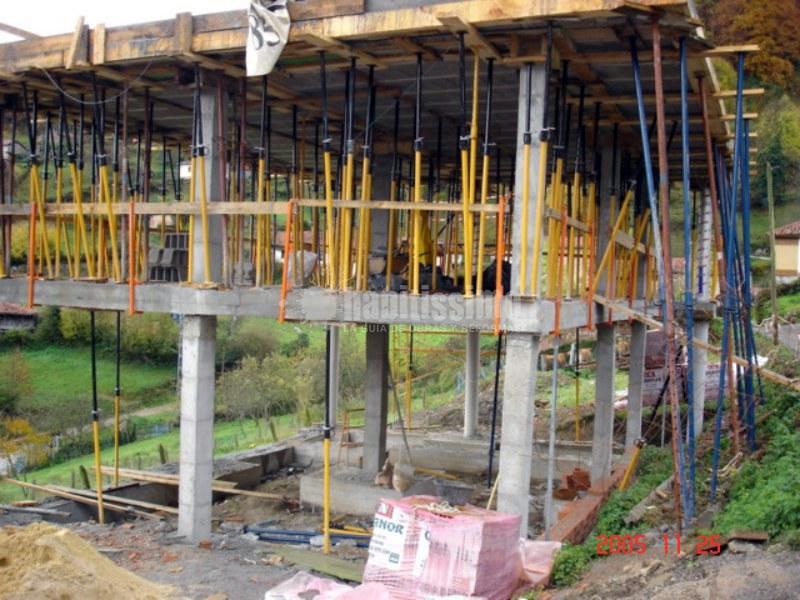 Construcción de casa de pueblo