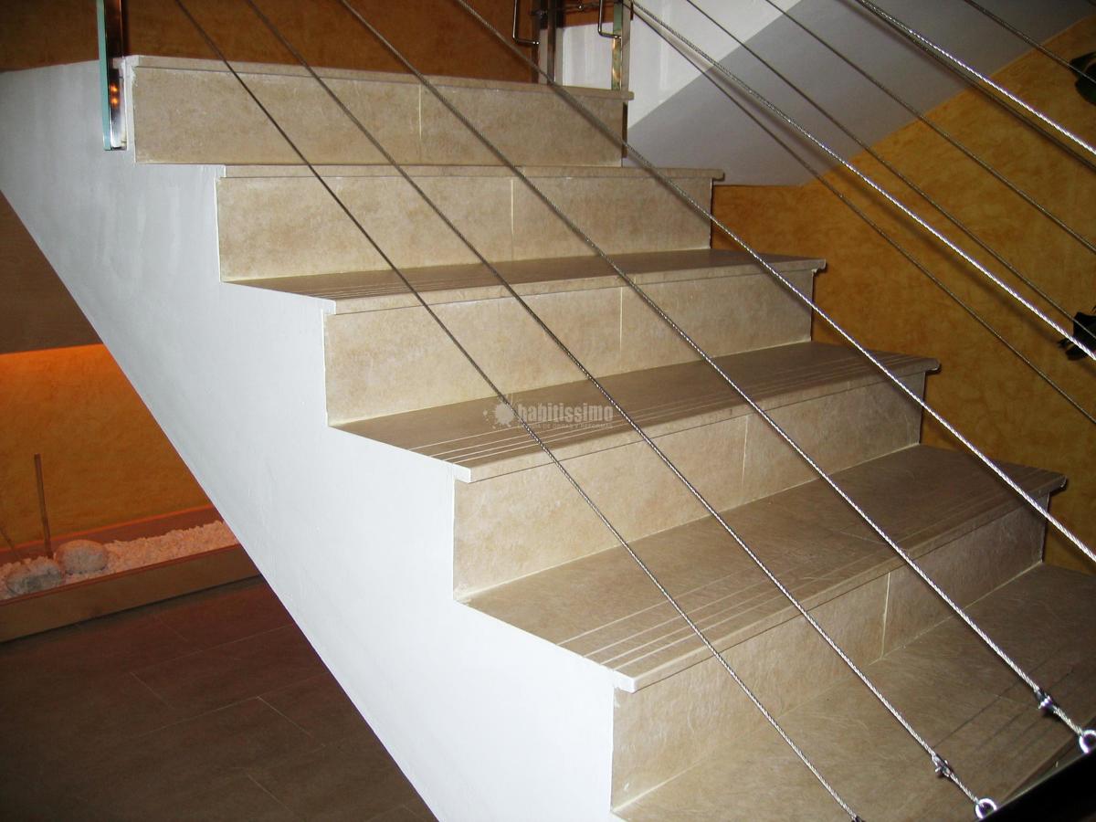 Escalera con Peldaños Porcelánicos