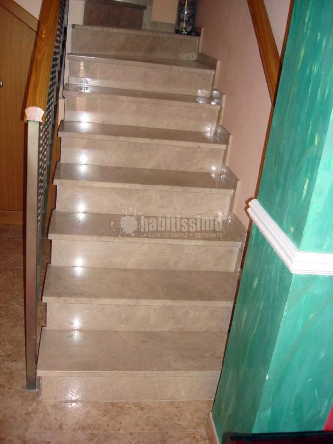 Forrado de escalera con laminado de Quick Step