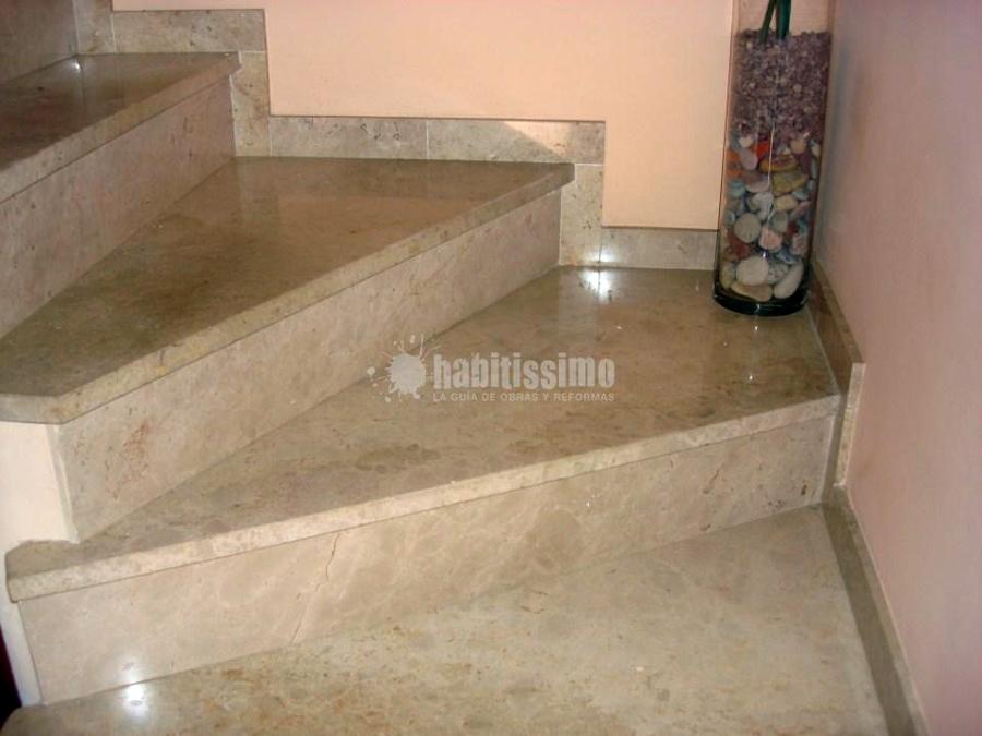Forrado de escalera con laminado de Quick Step