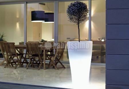 Vondom, muebles de jardín y maceteros