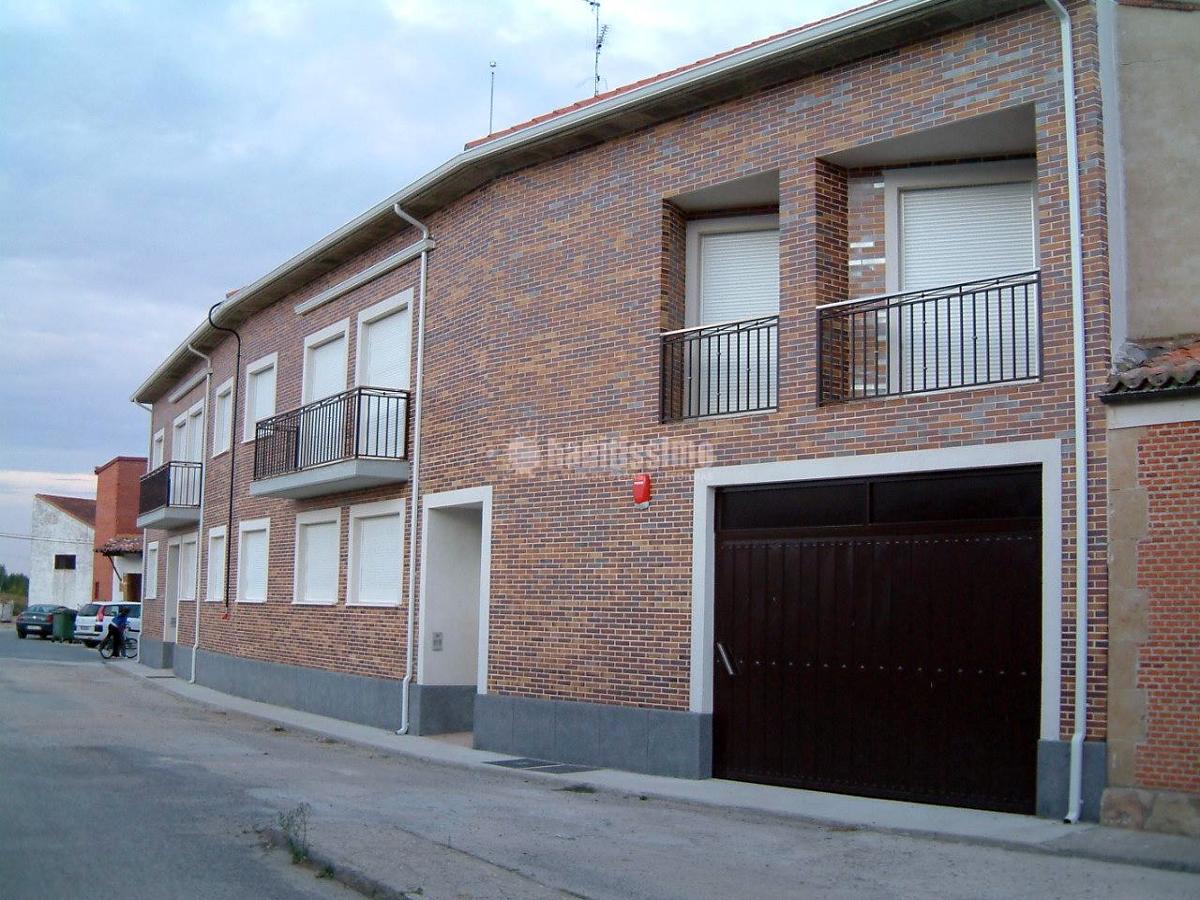 Construción de 10 viviendas con garaje en Encinas de Abajo