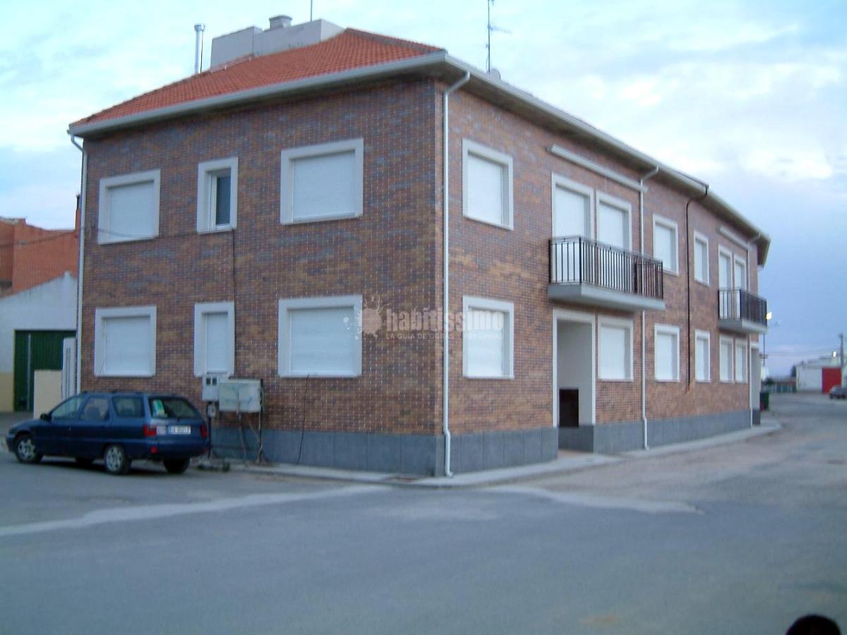 Construción de 10 viviendas con garaje en Encinas de Abajo