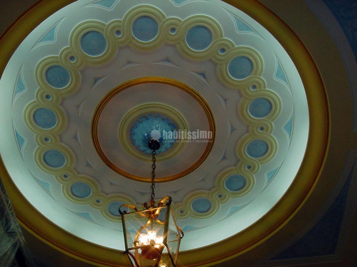 Pintado de vestibulo y escaleras de la Delegación del Gobierno en Cantabria