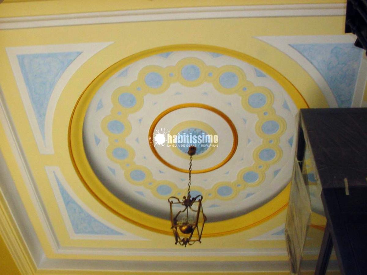 Pintado de vestibulo y escaleras de la Delegación del Gobierno en Cantabria