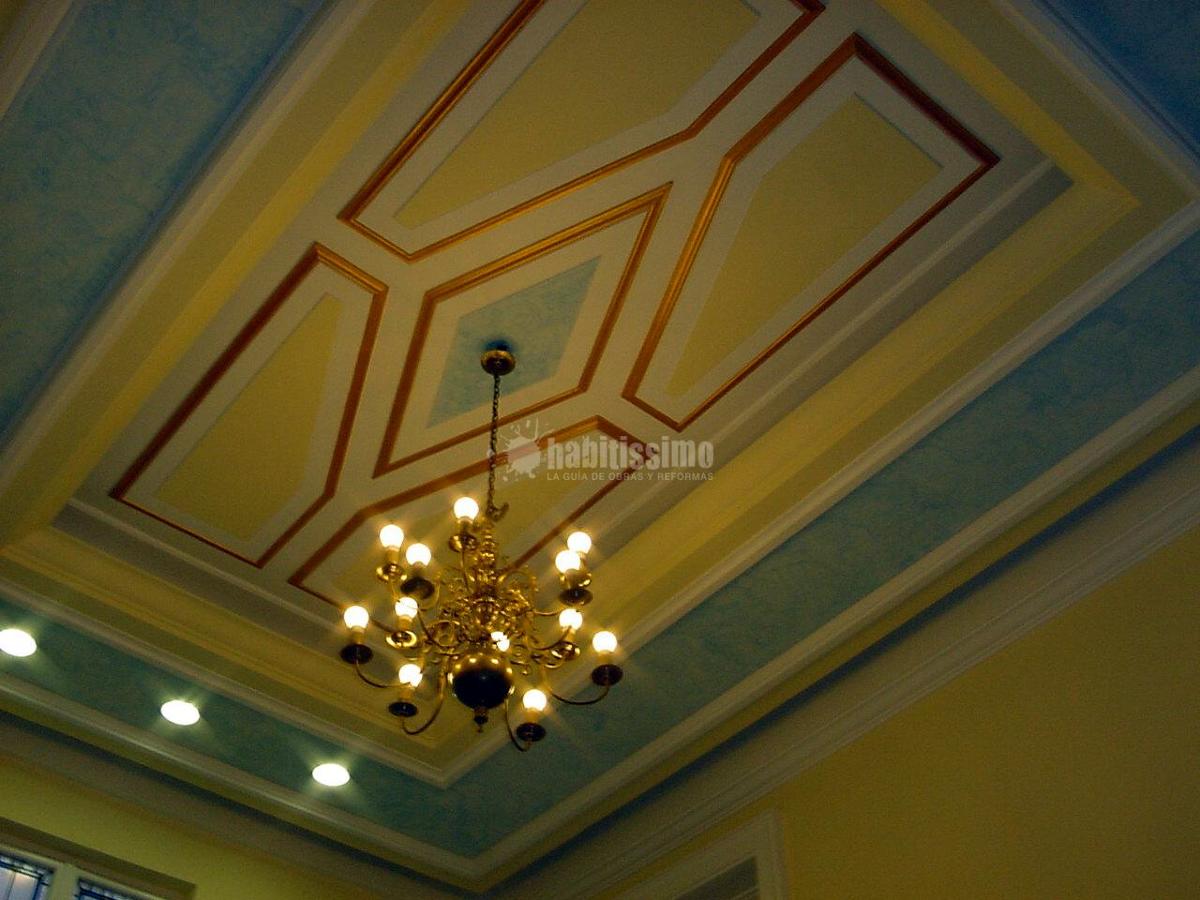 Pintado de vestibulo y escaleras de la Delegación del Gobierno en Cantabria