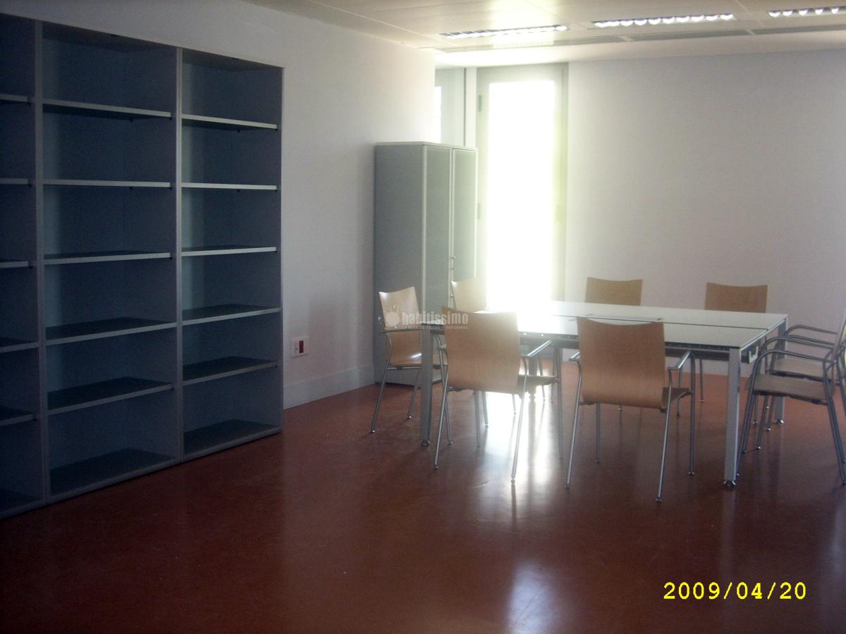 Amueblamiento edificio policia local de Coslada