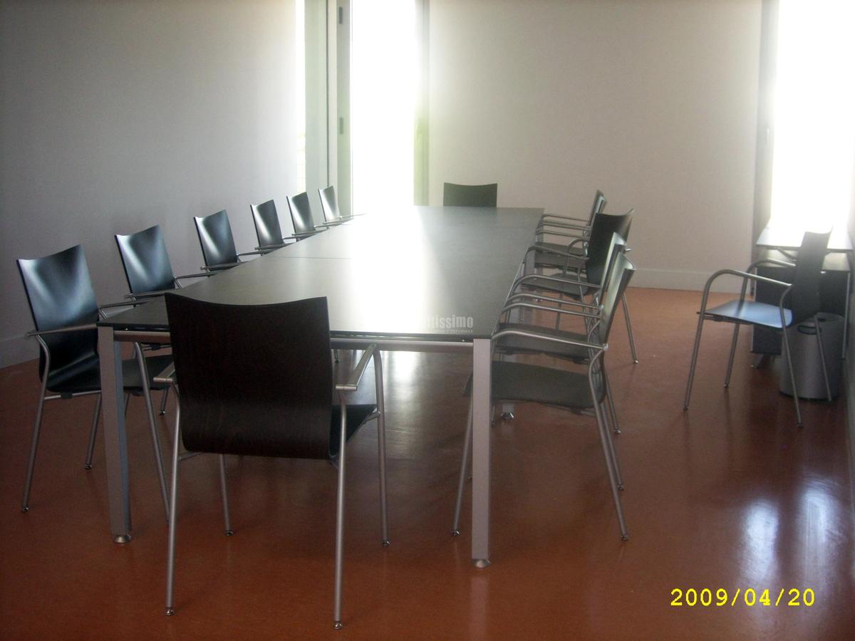 Amueblamiento edificio policia local de Coslada