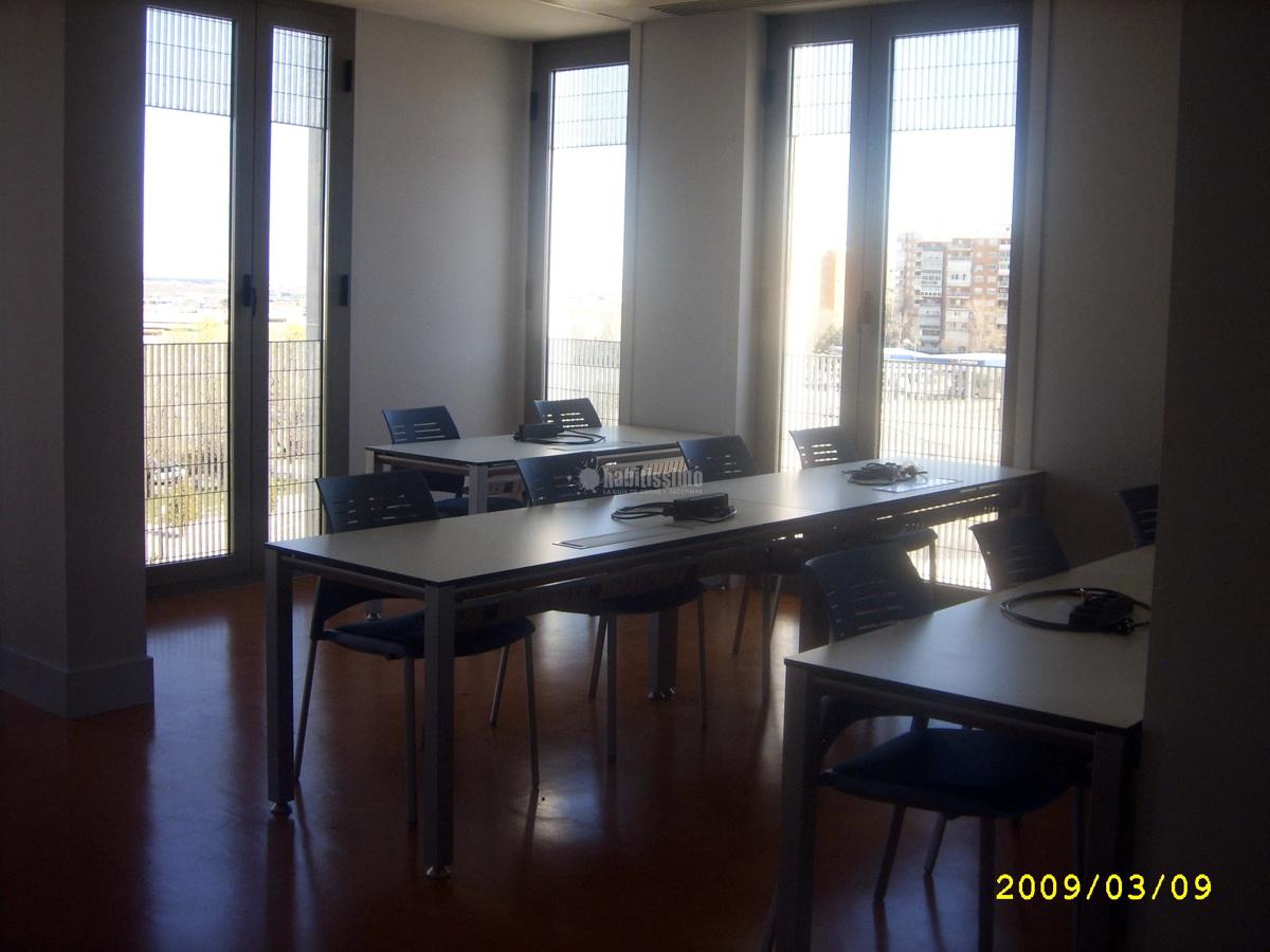 Amueblamiento edificio policia local de Coslada