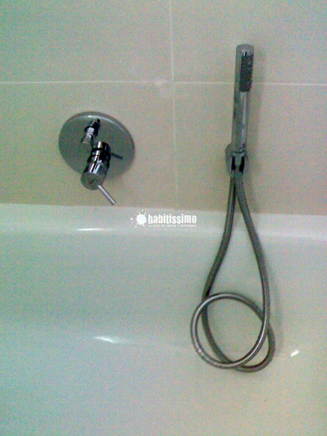 Reforma de baño con mecanismos empotrados