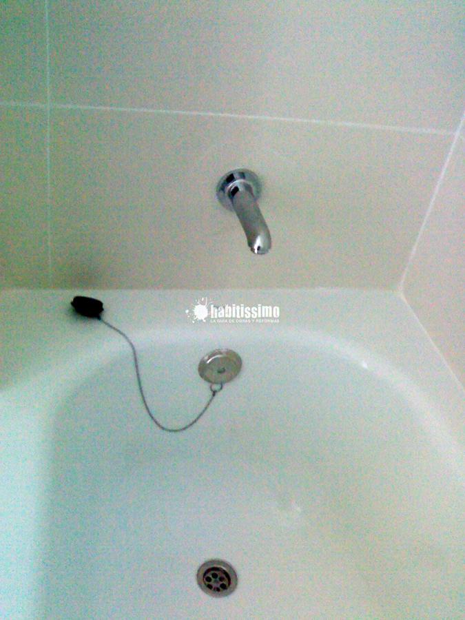 Reforma de baño con mecanismos empotrados