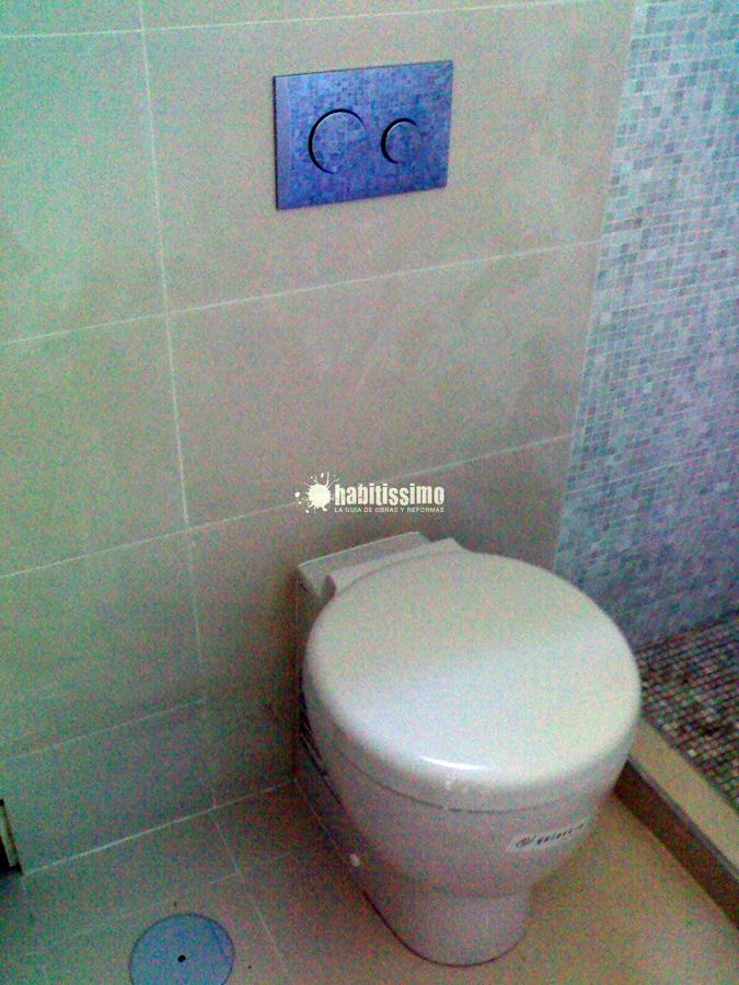 Reforma de baño con mecanismos empotrados