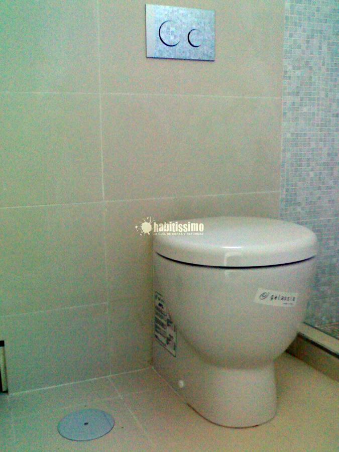 Reforma de baño con mecanismos empotrados