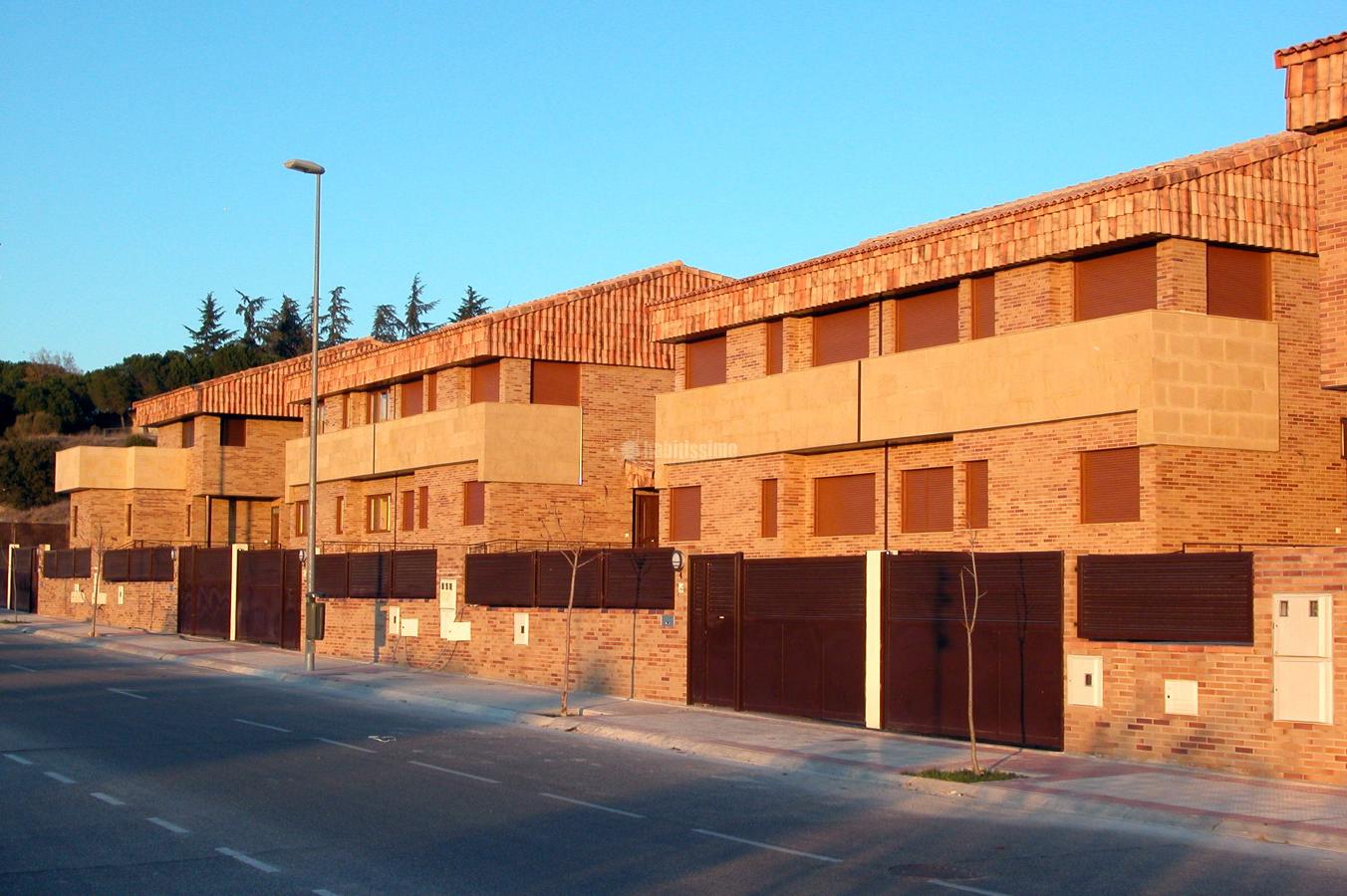 6 Viviendas pareadas e independientes de lujo.