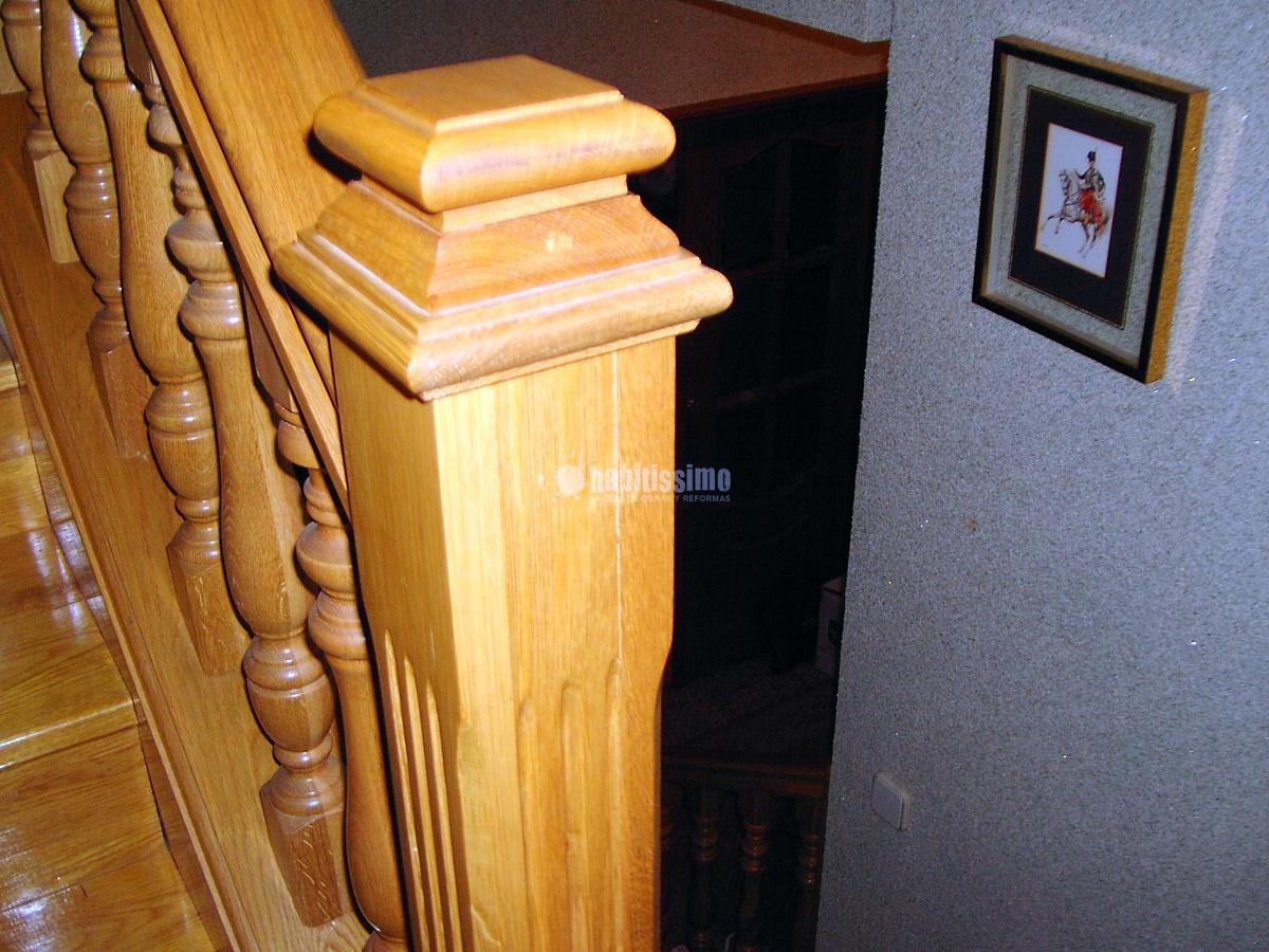 Escalera y baranda de Roble