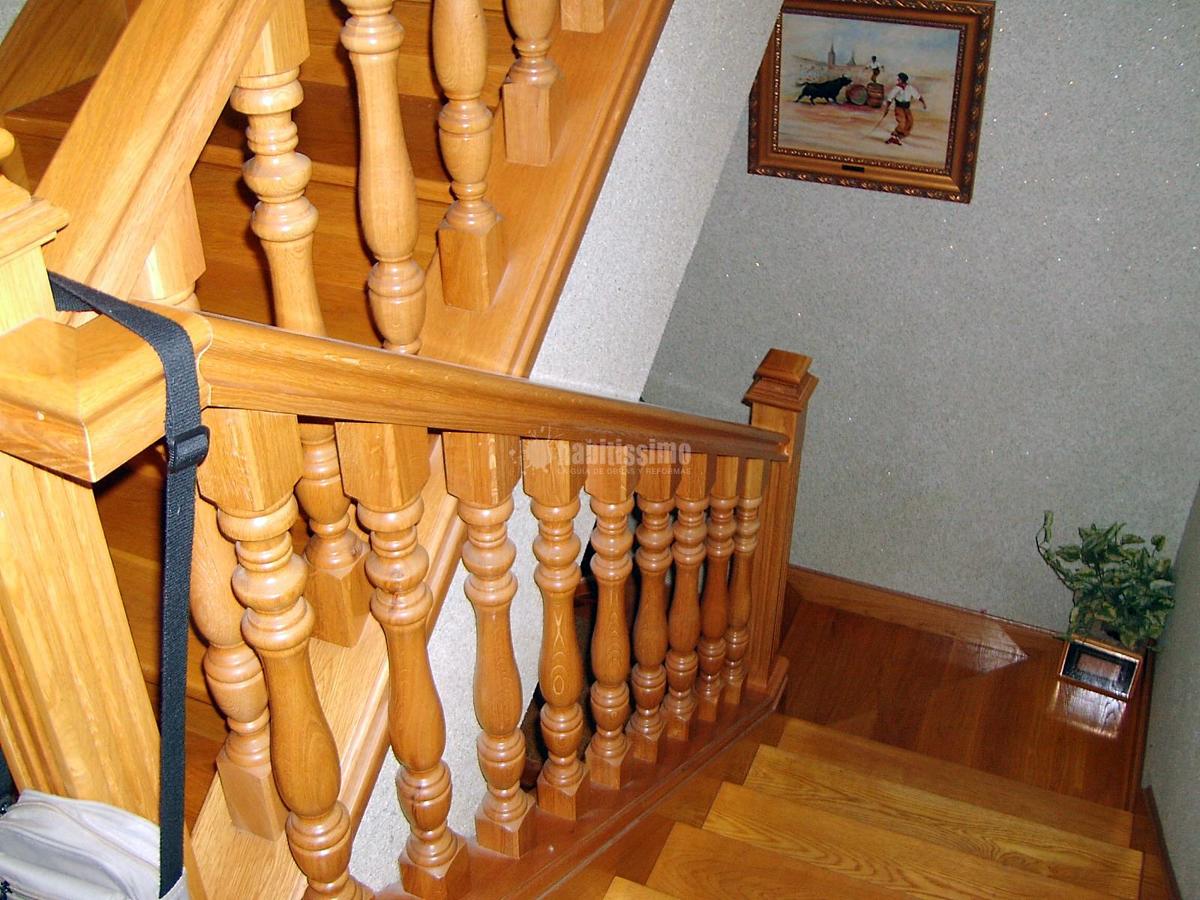 Escalera y baranda de Roble