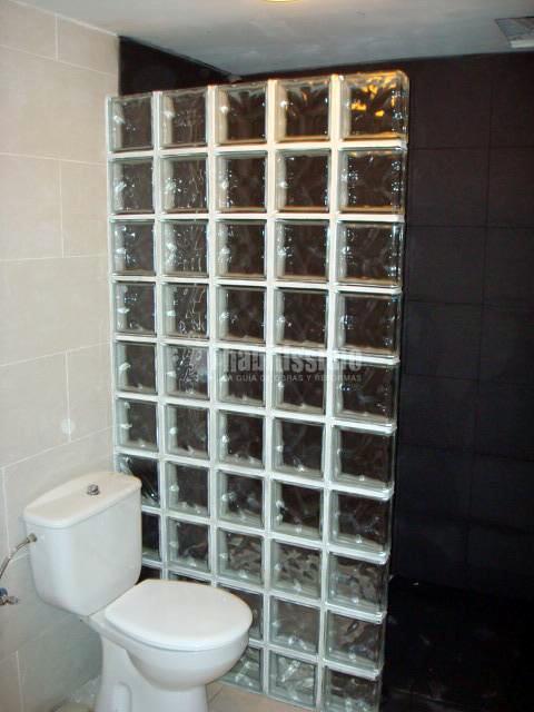 Reforma total baño y estanterías en Pladur