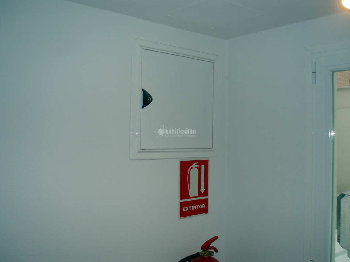 Instalación eléctrica y telecomunicaciones en edificio 5 plantas