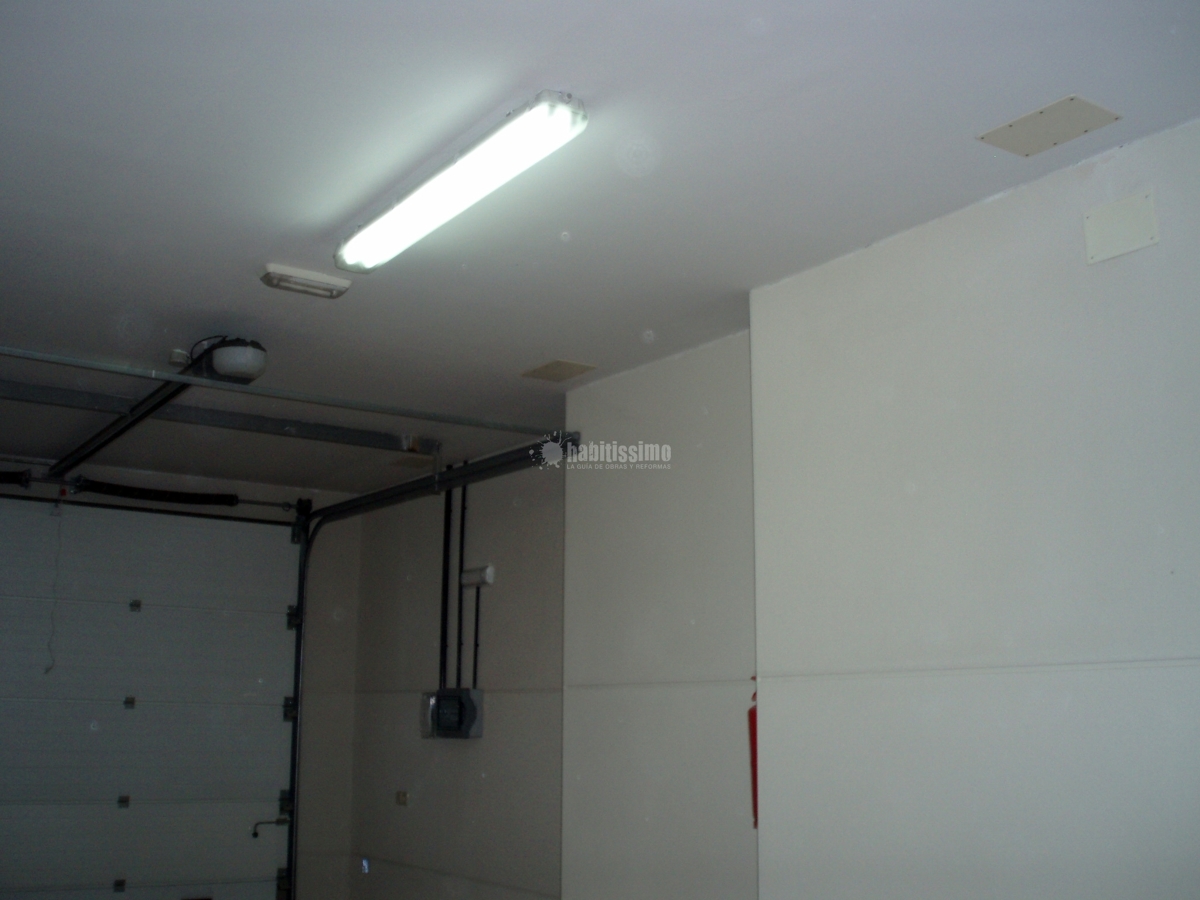 Instalación eléctrica y telecomunicaciones en edificio 5 plantas