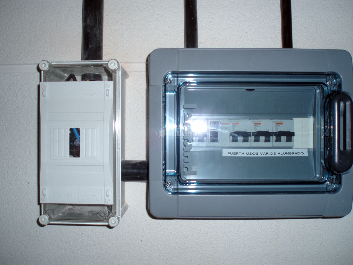 Instalación eléctrica y telecomunicaciones en edificio 5 plantas