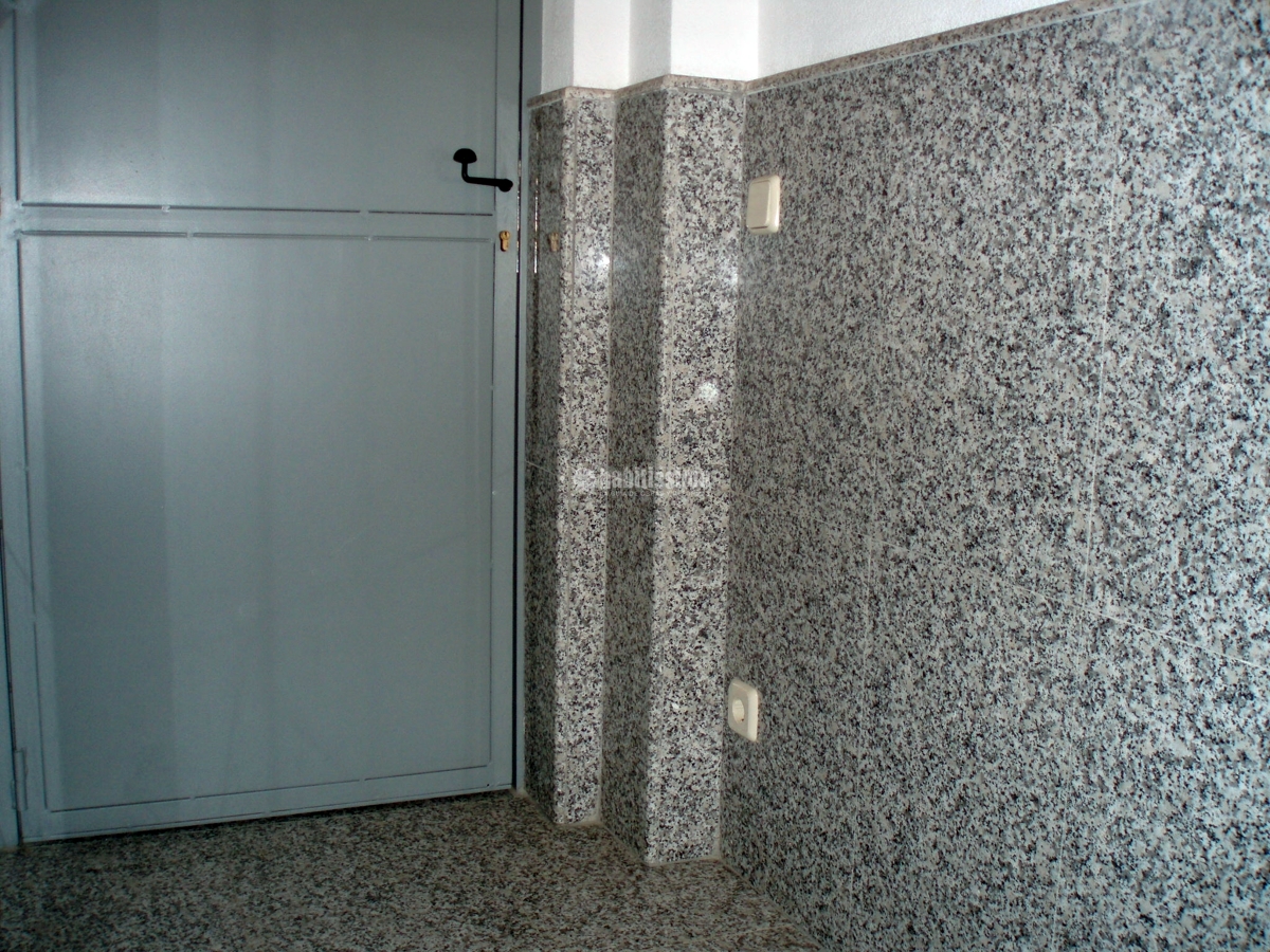 Instalación eléctrica y telecomunicaciones en edificio 5 plantas