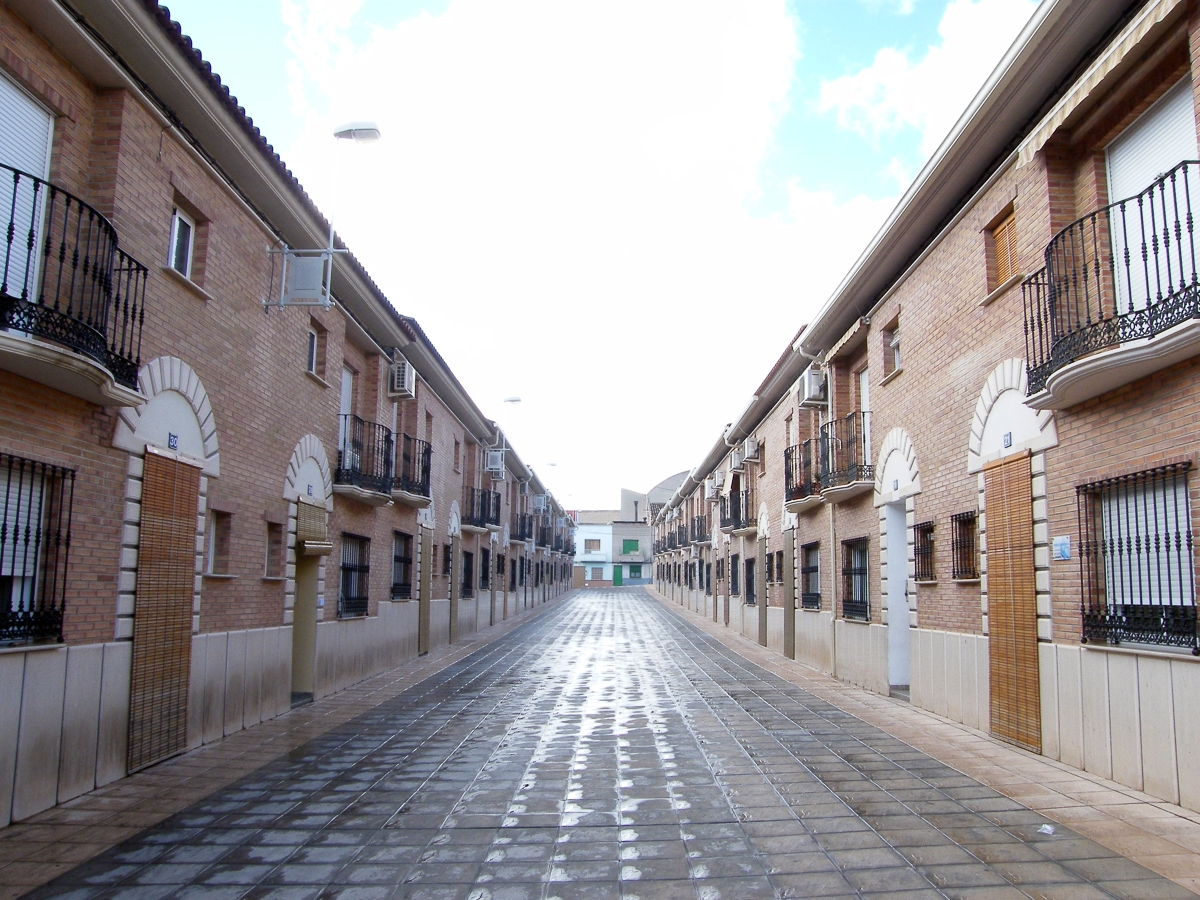 28 viviendas unifamiliares adosadas y cocheras