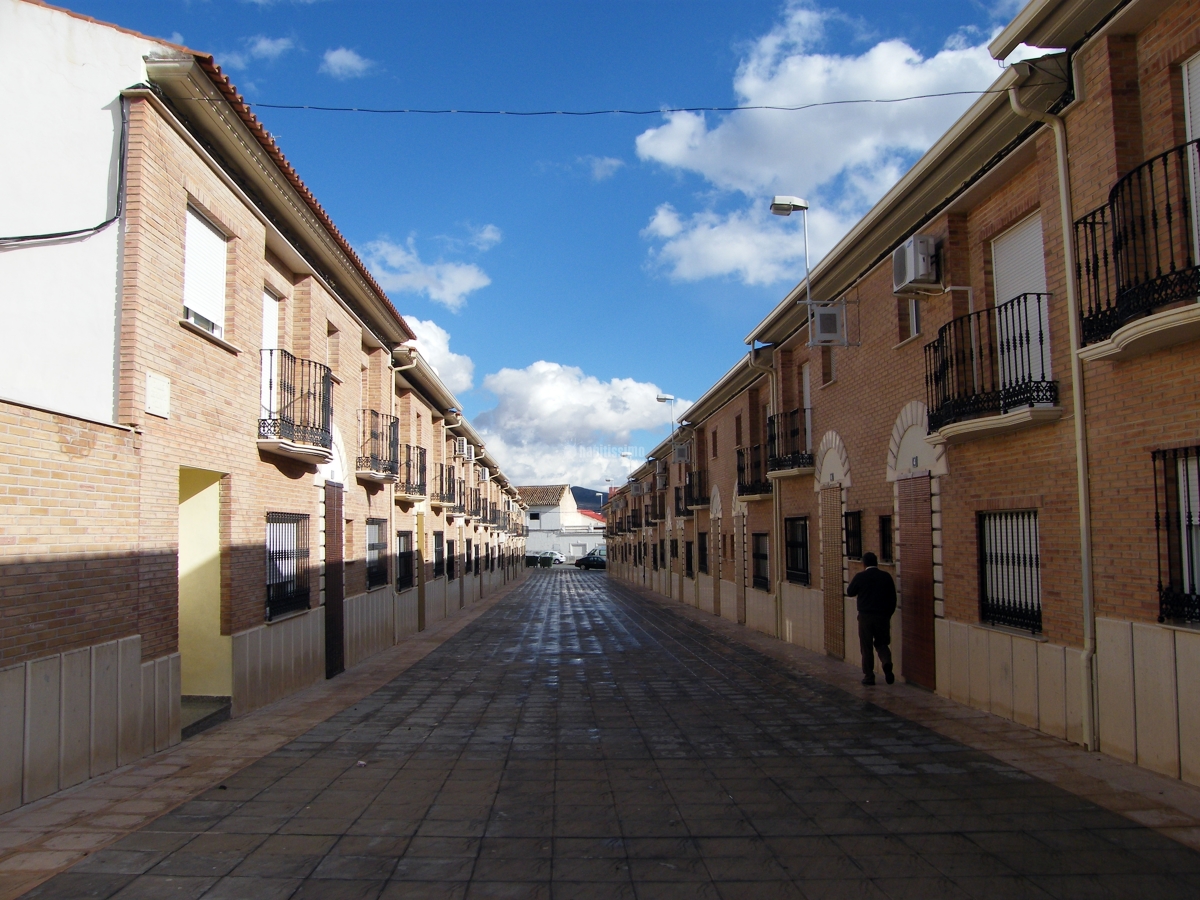 28 viviendas unifamiliares adosadas y cocheras