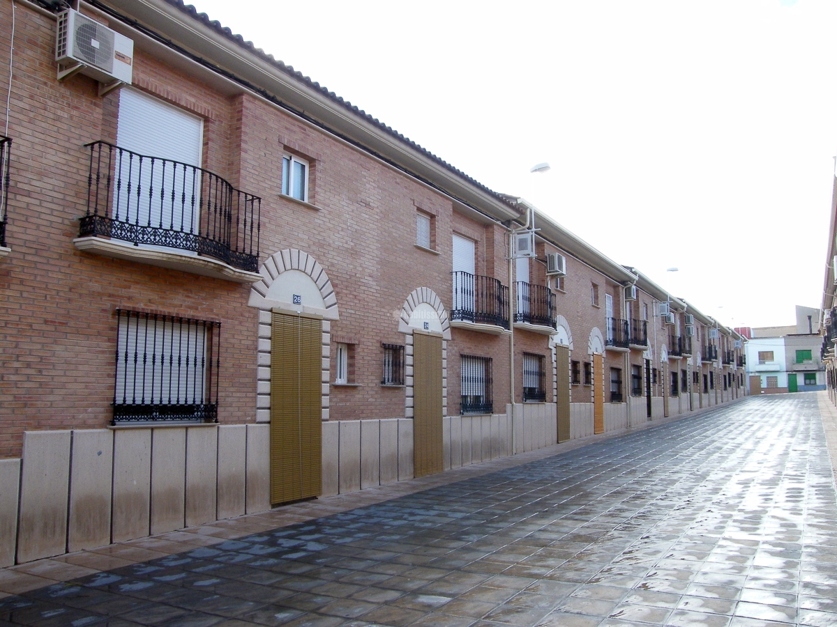 13 viviendas unifamiliares y cocheras