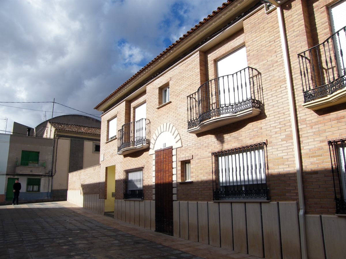 13 viviendas unifamiliares y cocheras