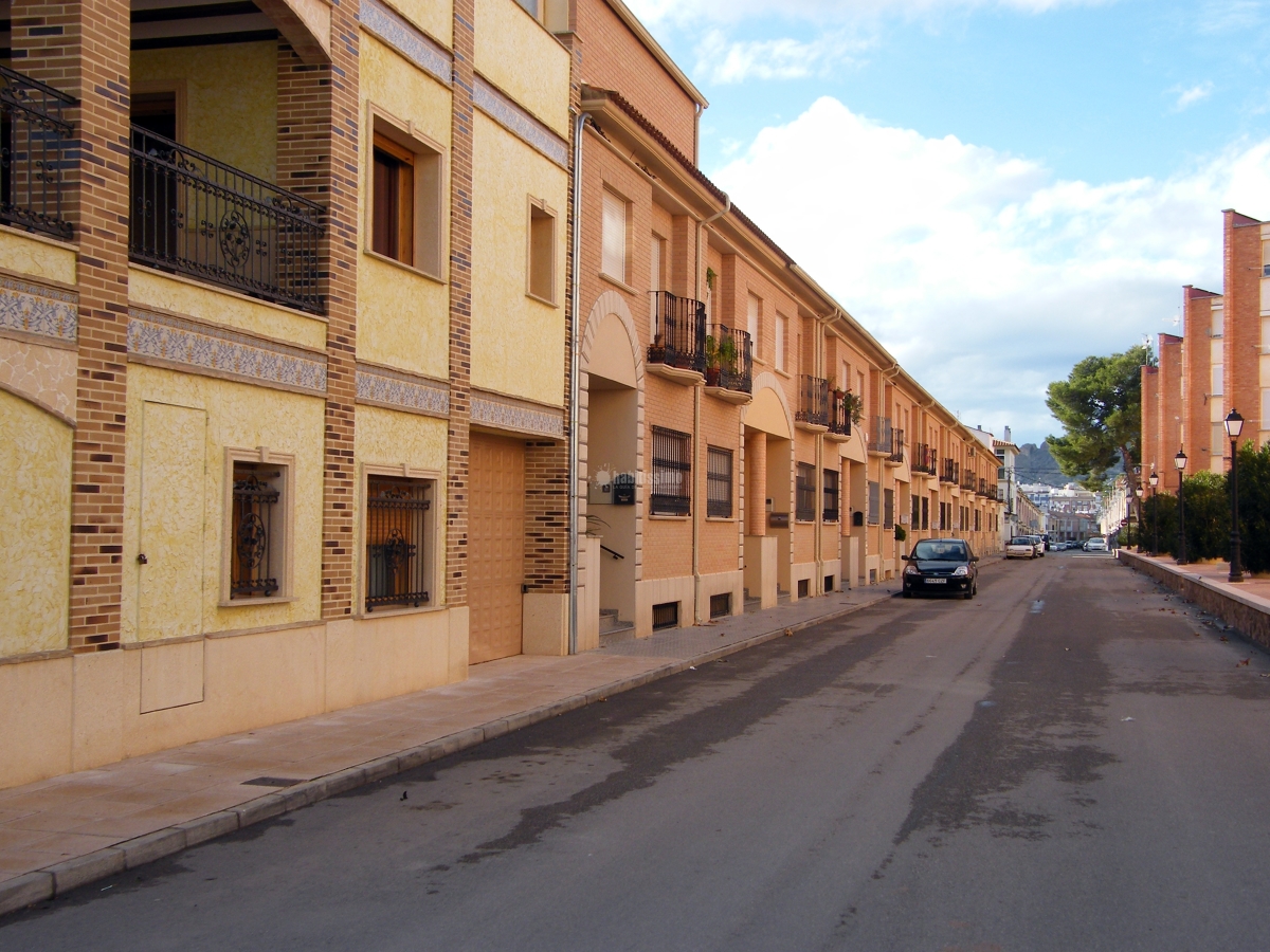 10 viviendas unifamiliares y garajes