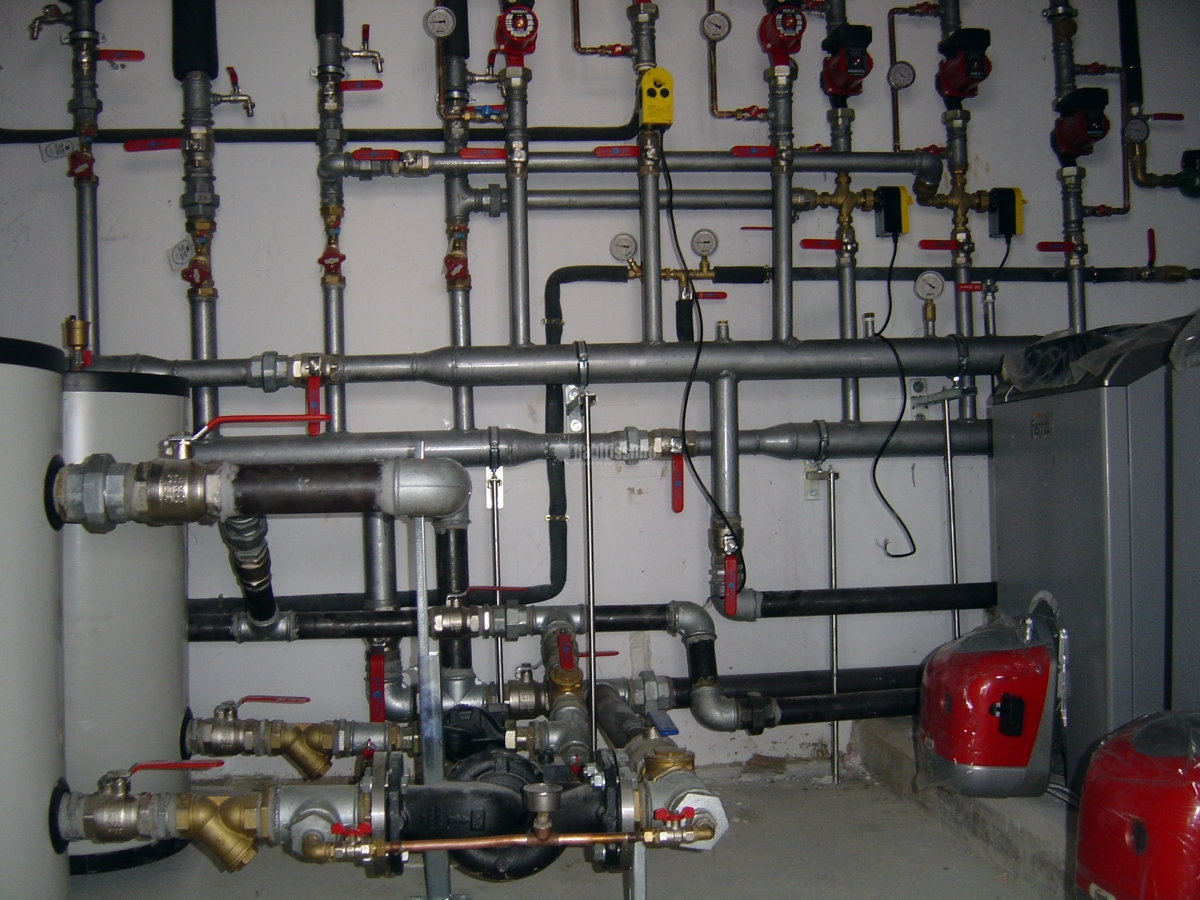 Calefacción y agua caliente en un colegio