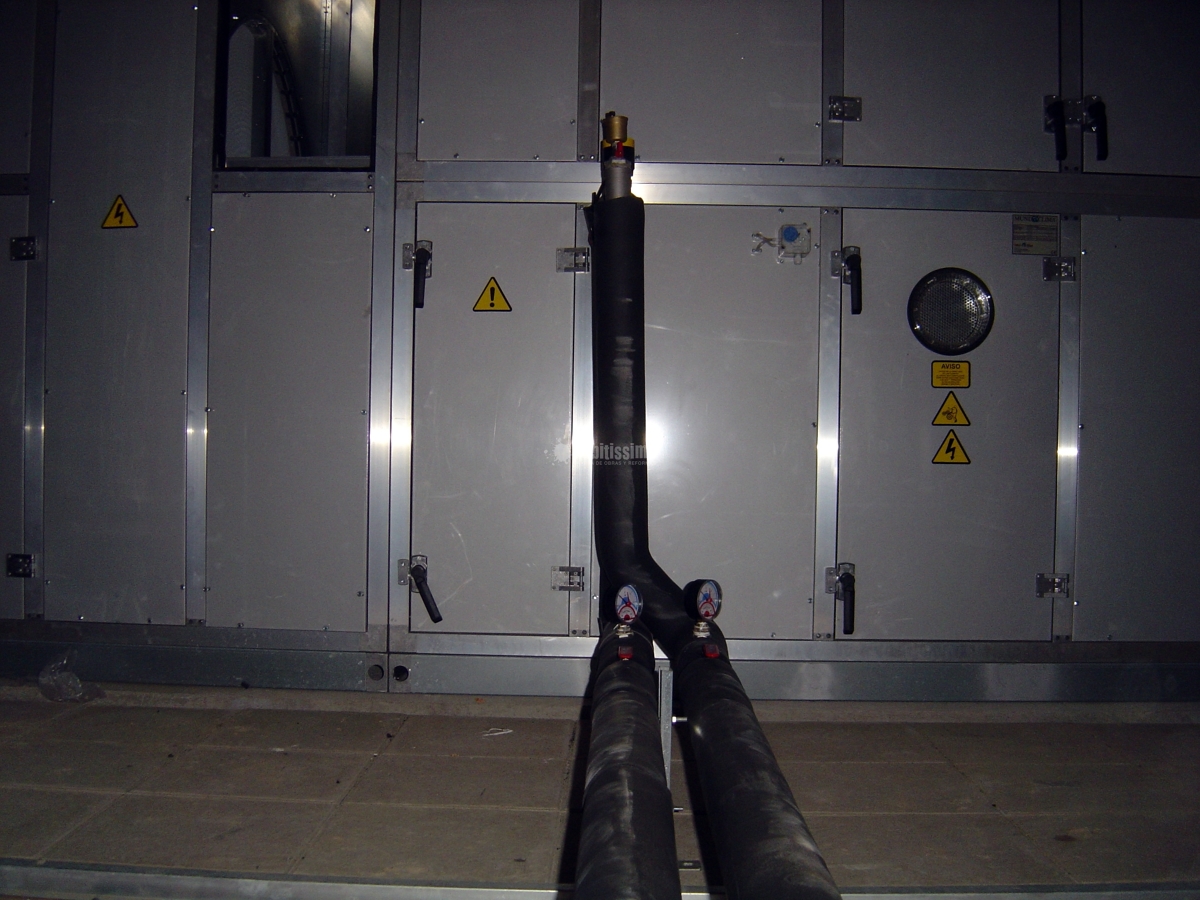 Calefacción y agua caliente en un colegio