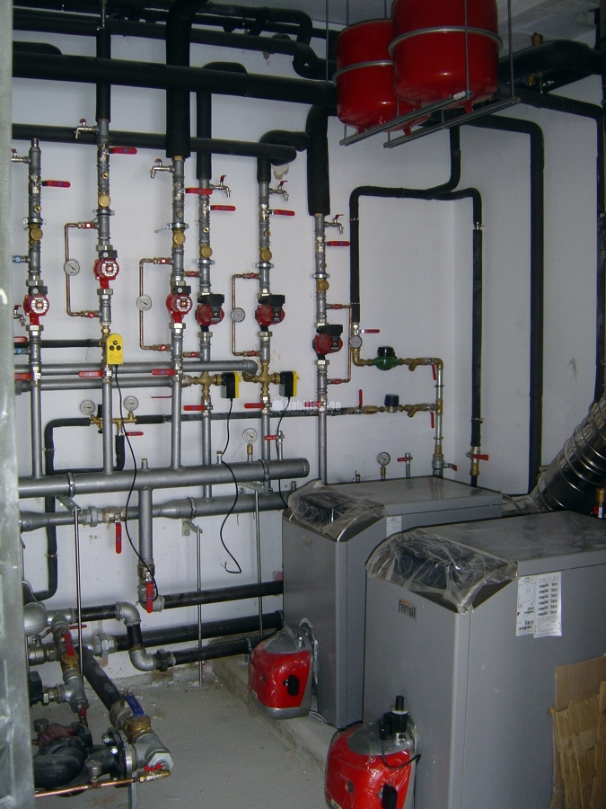 Calefacción y agua caliente en un colegio