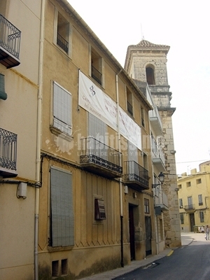 Rehabilitación integral de edificio y fachada en San Mateu, Castellón