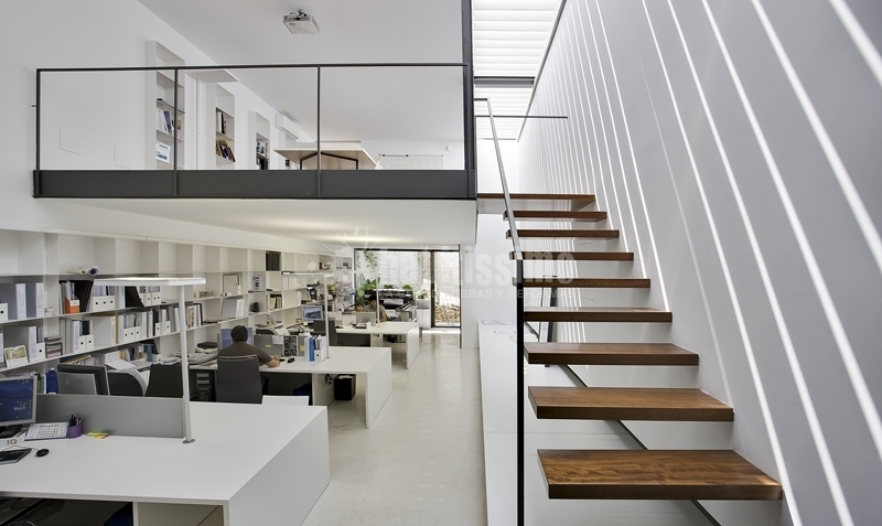 Rehabilitación y ampliación de planta baja para oficinas y proyecto de actividad en Ruzafa, Valencia.