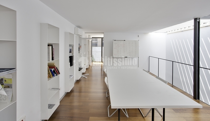 Rehabilitación y ampliación de planta baja para oficinas y proyecto de actividad en Ruzafa, Valencia.