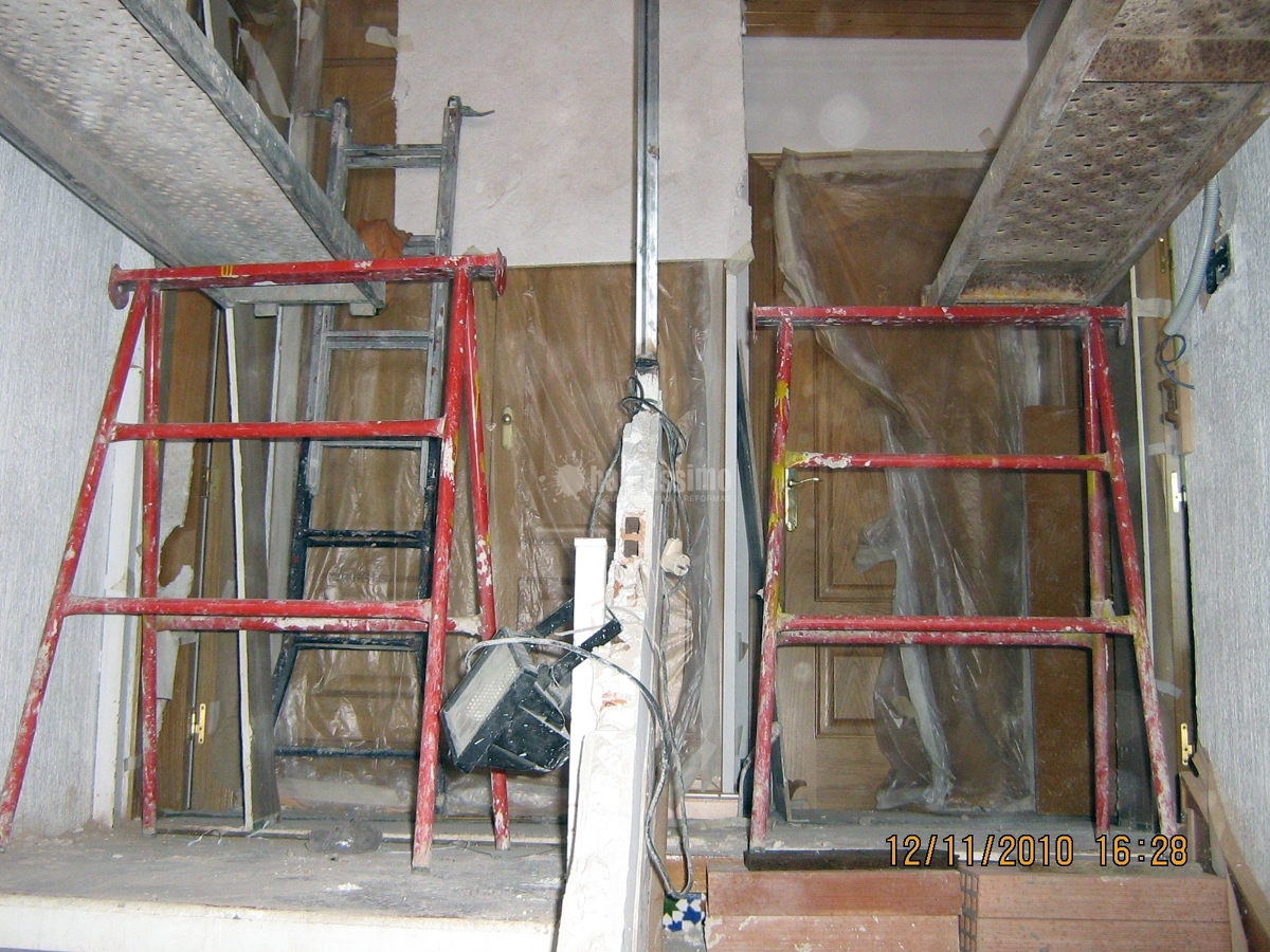 Ampliación buhardilla e instalación de escalera de madera,