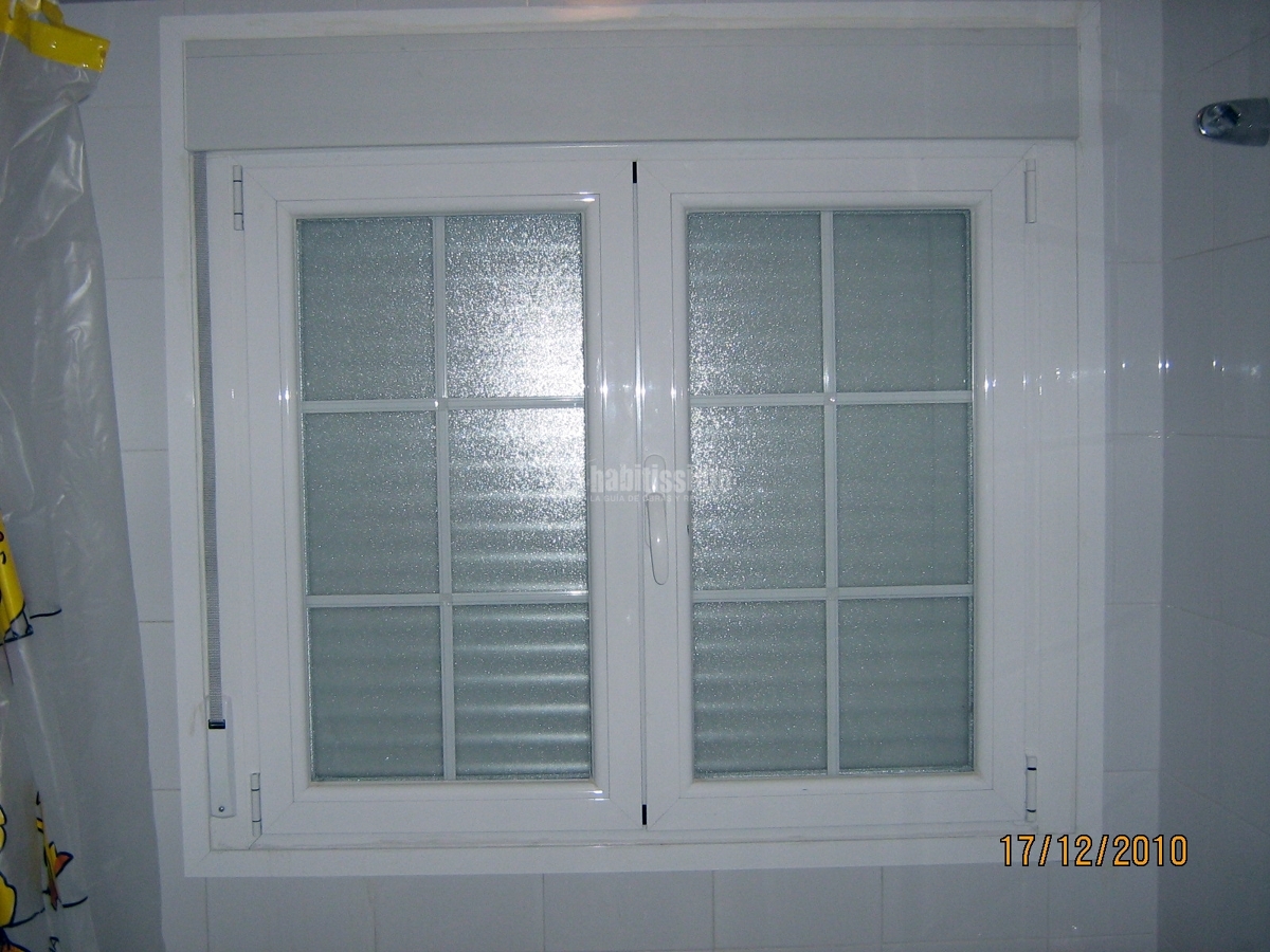 Ampliación buhardilla e instalación de escalera de madera,