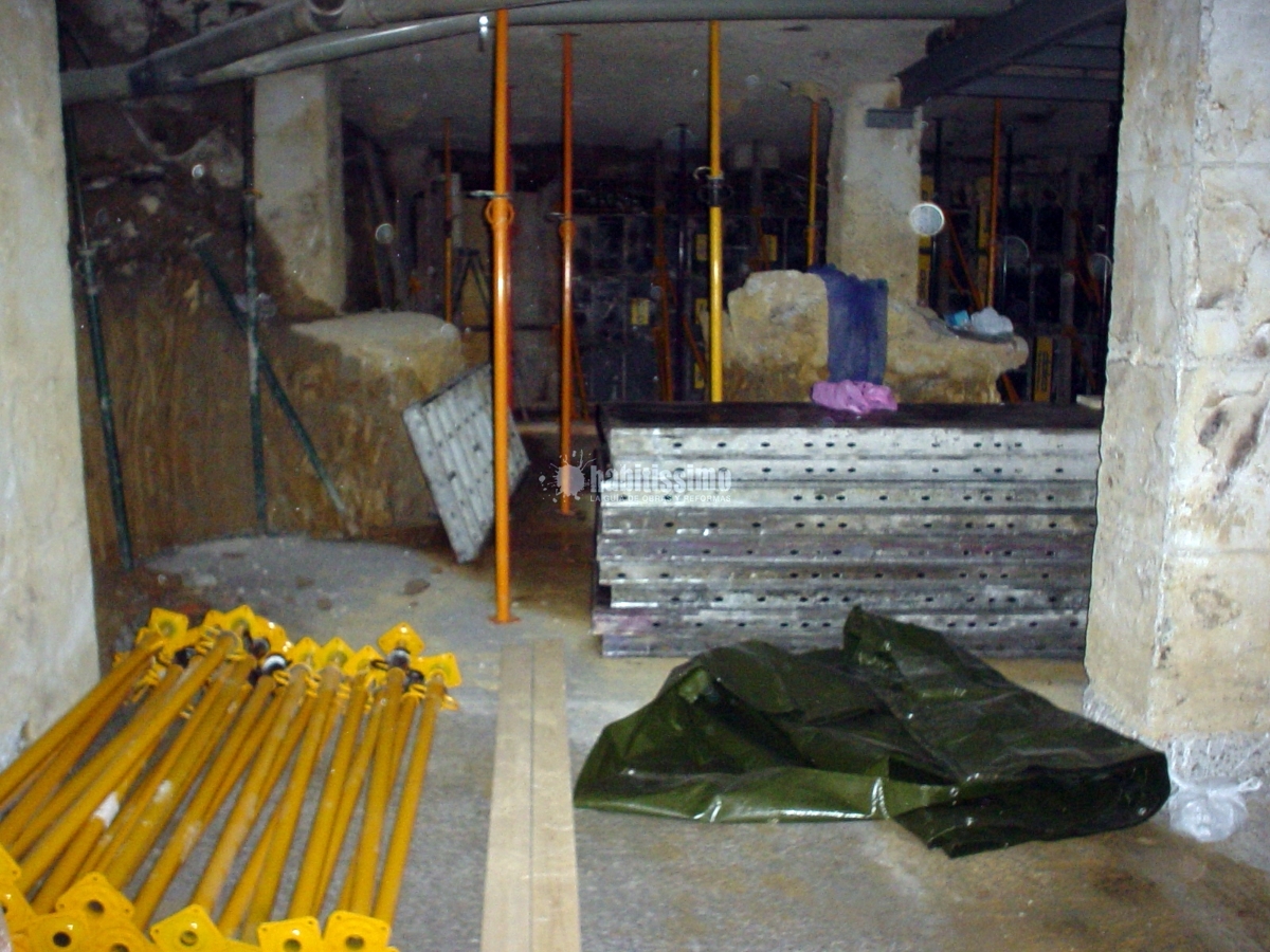 Restauración cimientos y zapatas bajo edificio construido