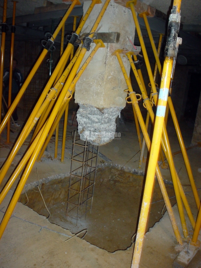 Restauración cimientos y zapatas bajo edificio construido