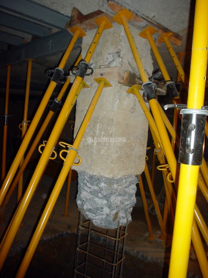 Restauración cimientos y zapatas bajo edificio construido