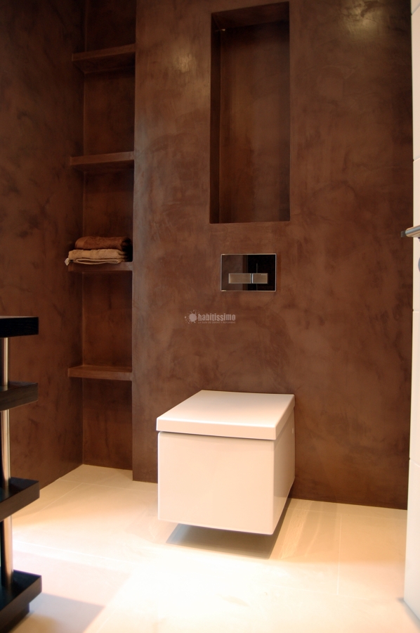 Microcemento en piscina y baños vivienda Son Vida