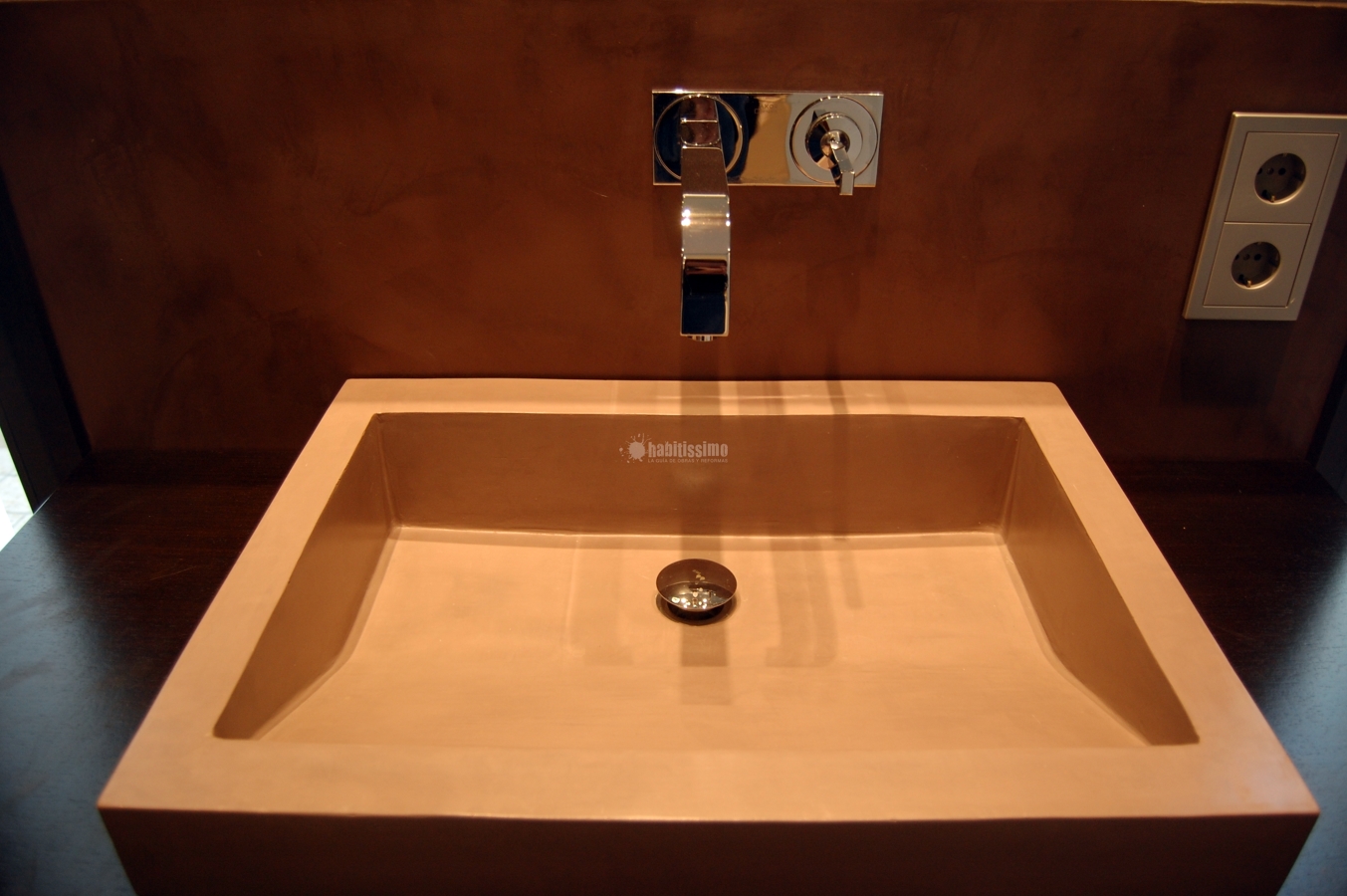 Microcemento en piscina y baños vivienda Son Vida