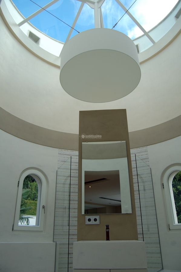 Microcemento en piscina y baños vivienda Son Vida