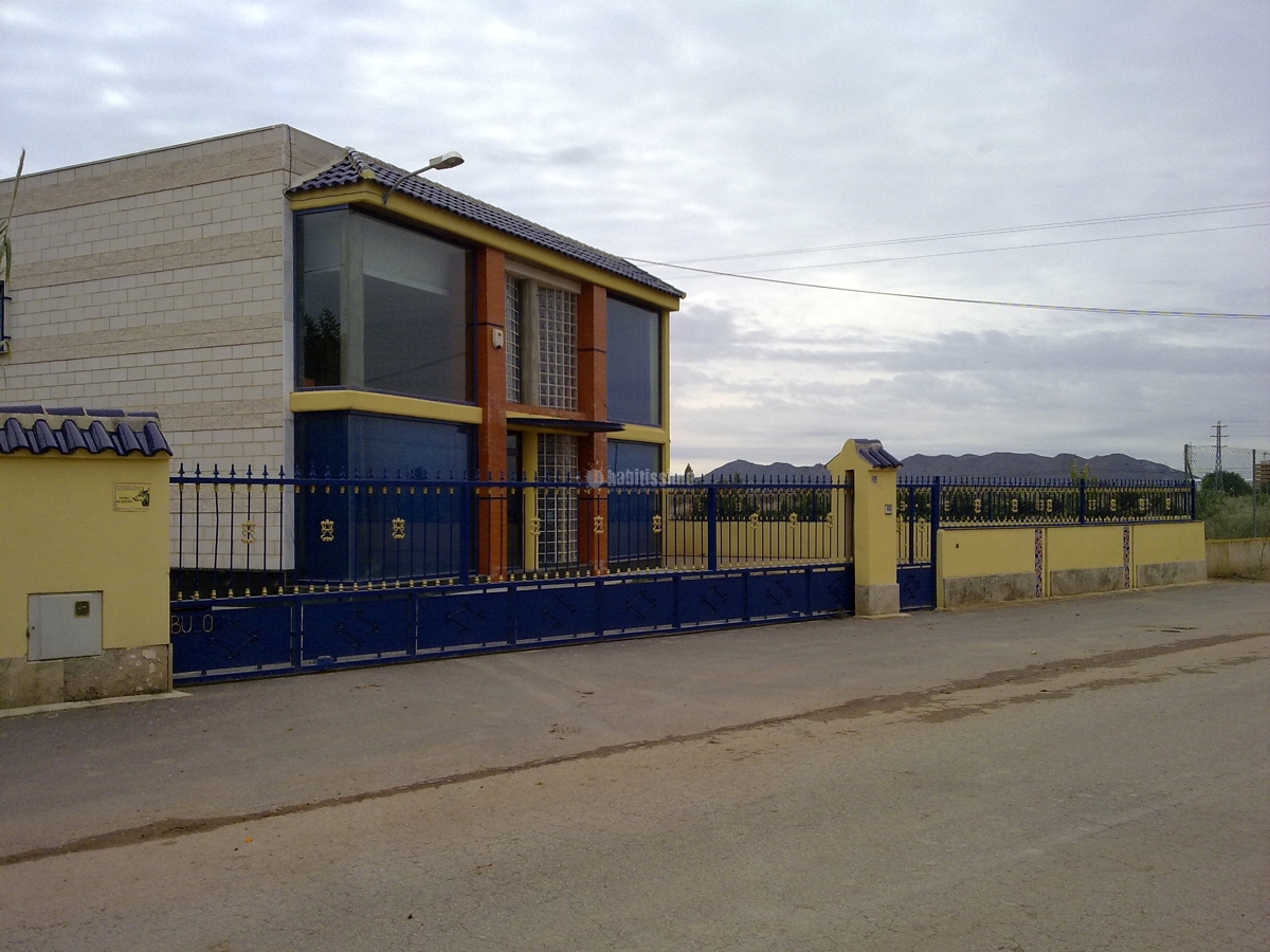 Nave industrial y oficinas