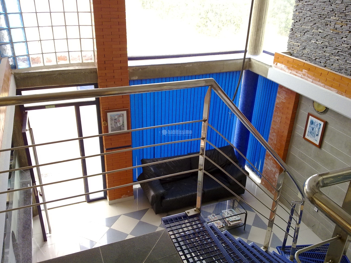 Nave industrial y oficinas