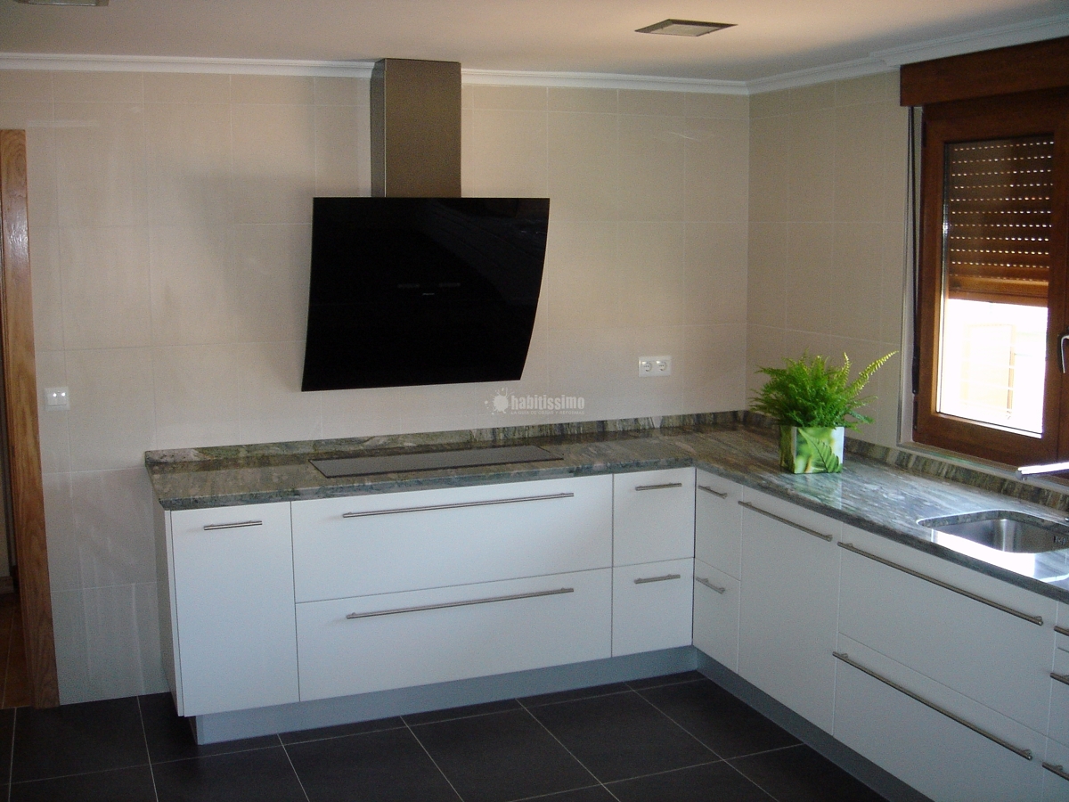 Amueblamiento cocina y baños