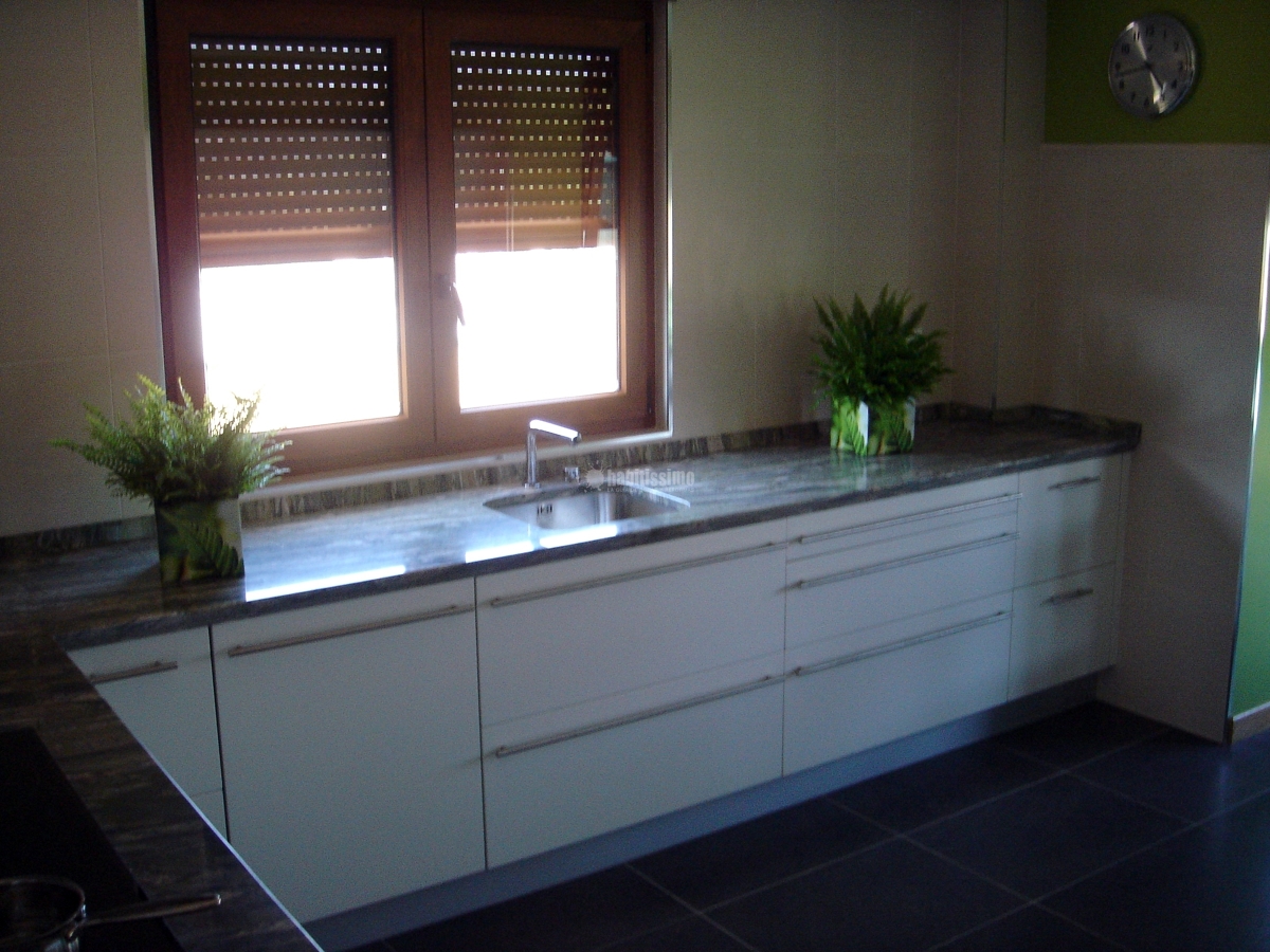 Amueblamiento cocina y baños