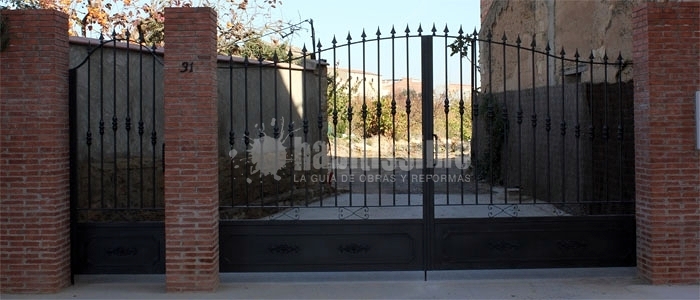 Puertas batientes de hierro