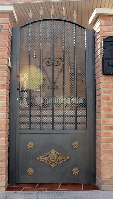 Puertas batientes de hierro